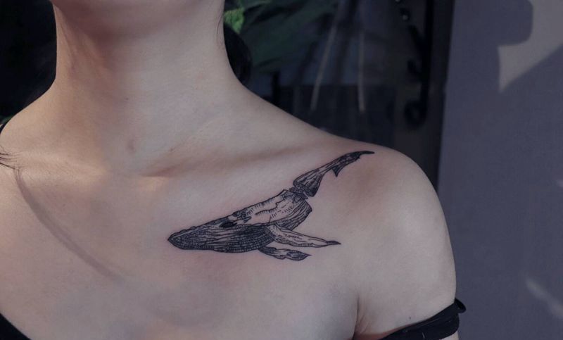 鲸鱼纹身图片_胸部纹身图案