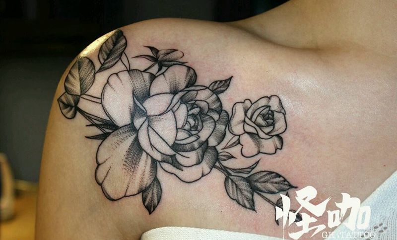 素花肩花纹身图片_肩部纹身图案
