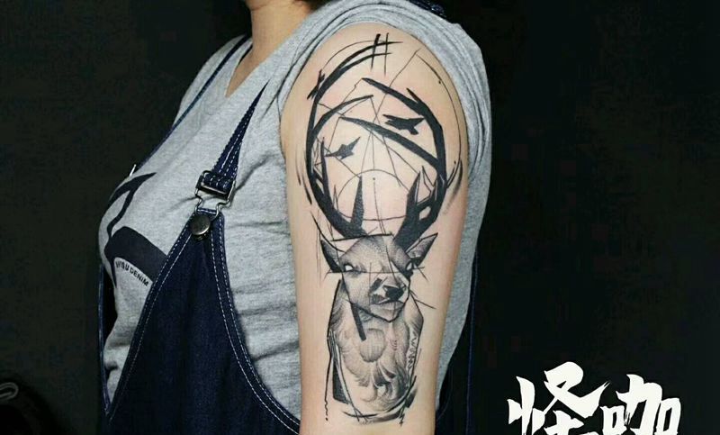 鹿纹身图片_手臂欧美动物原创成品纹身图案