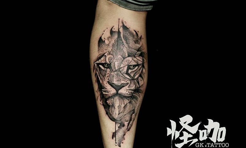 百兽之王纹身图片_腿部纹身图案