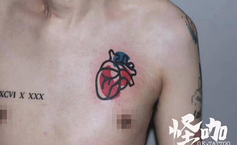 心脏纹身图片_胸部纹身图案
