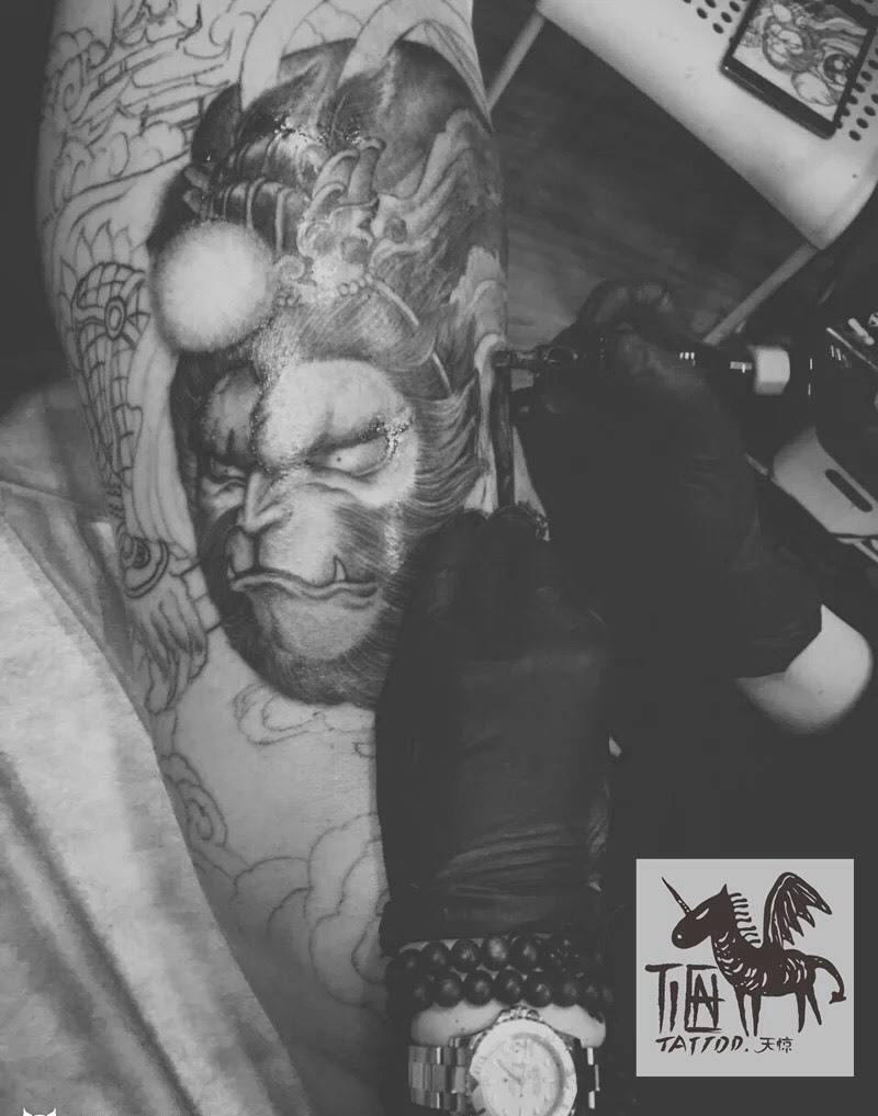 吃我一棒纹身图片_成品手臂肖像鬼神宗教人物传统国画纹身图案