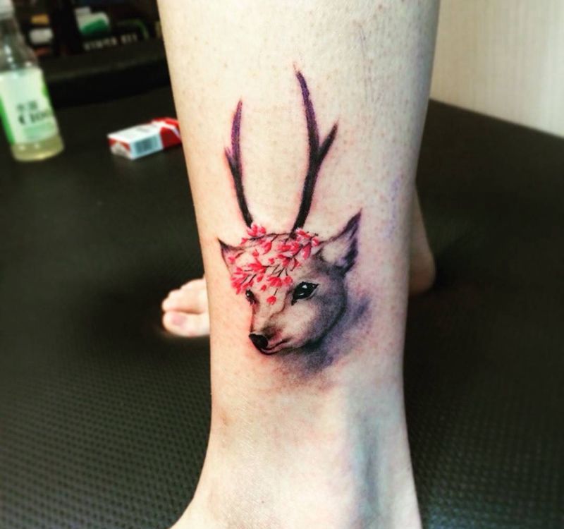 小萌鹿纹身图片_成品动物纹身图案