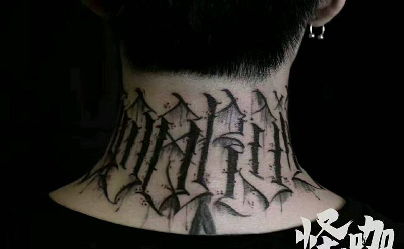 花体字纹身图片_颈部欧美字符原创成品纹身图案