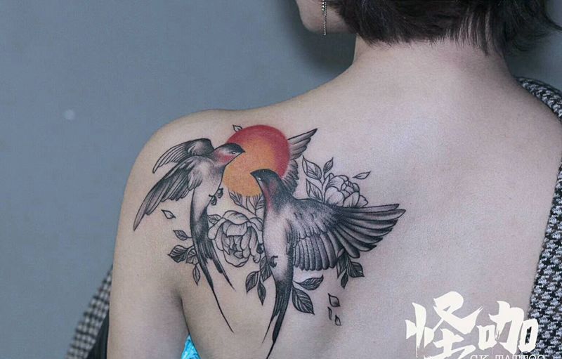 燕纹身图片_背部纹身图案