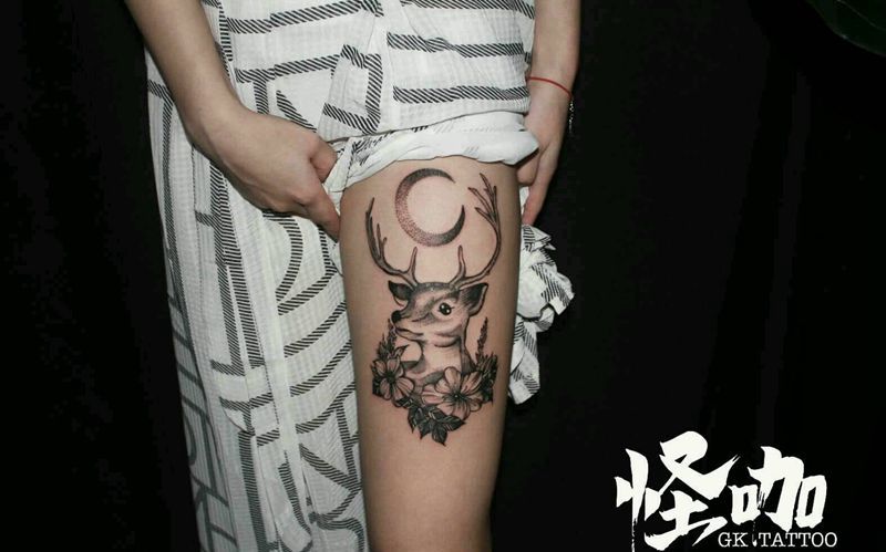 鹿纹身图片_腿部点刺纹身图案