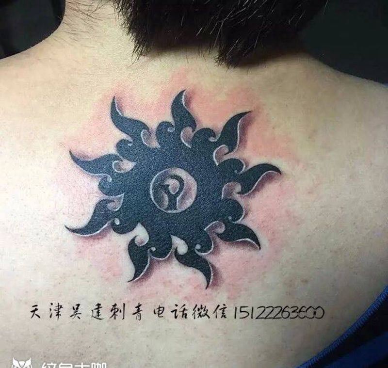 天津吴建刺秦纹身图片_