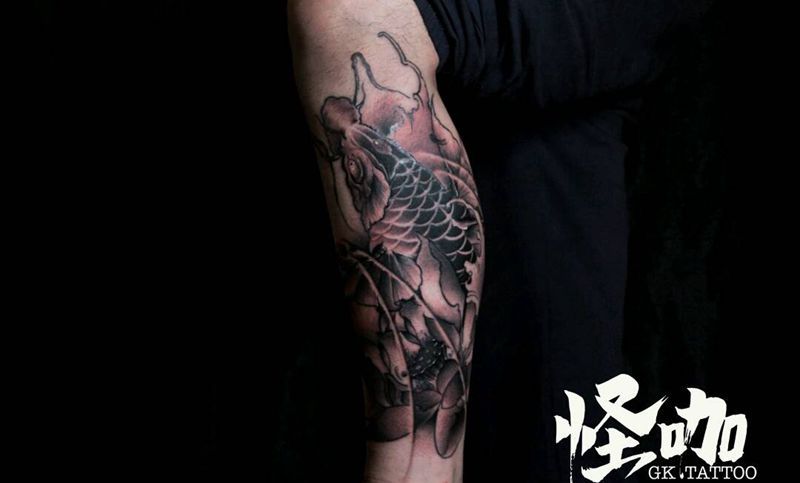 锦鲤纹身图片_腿部传统动物原创成品纹身图案