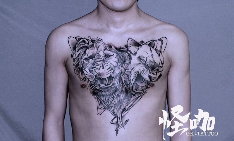 花胸纹身图片_胸部纹身图案