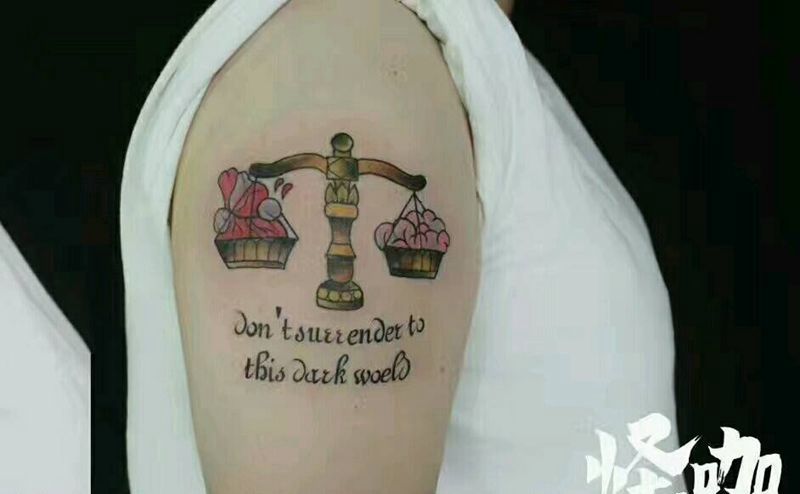 天秤纹身图片_手臂欧美静物原创成品纹身图案