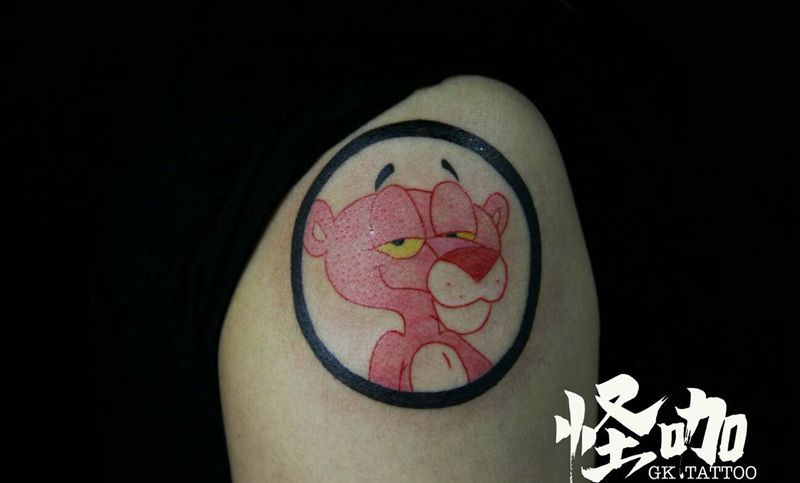 粉红豹纹身图片_肩部欧美动物原创成品纹身图案