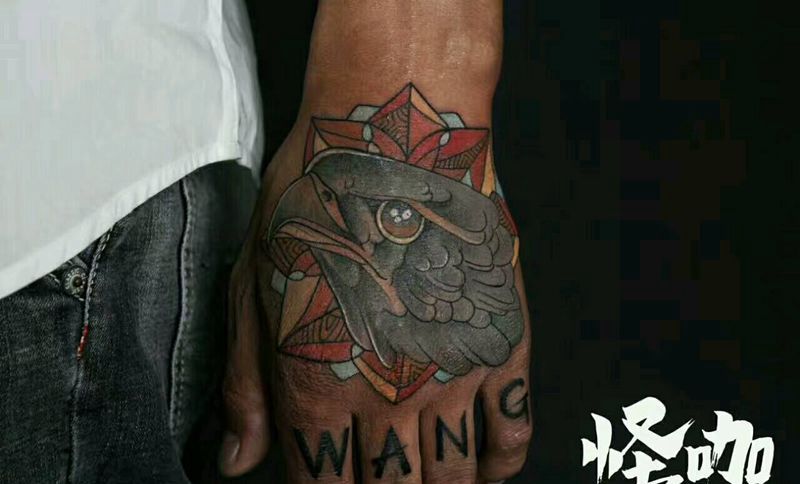 鹰纹身图片_手部欧美动物原创成品纹身图案