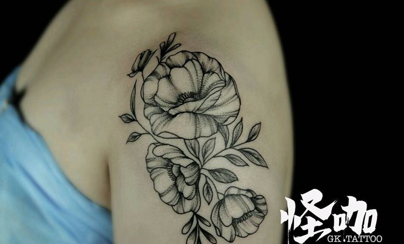 素花纹身图片_肩部纹身图案
