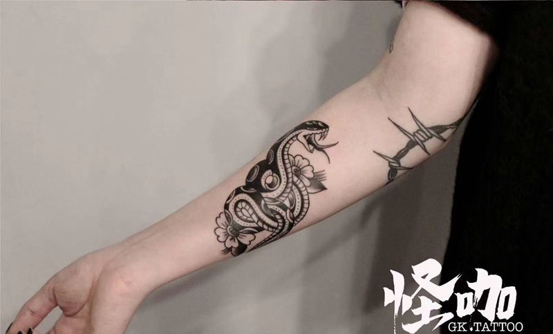 lod school蛇纹身图片_手臂Old School纹身图案