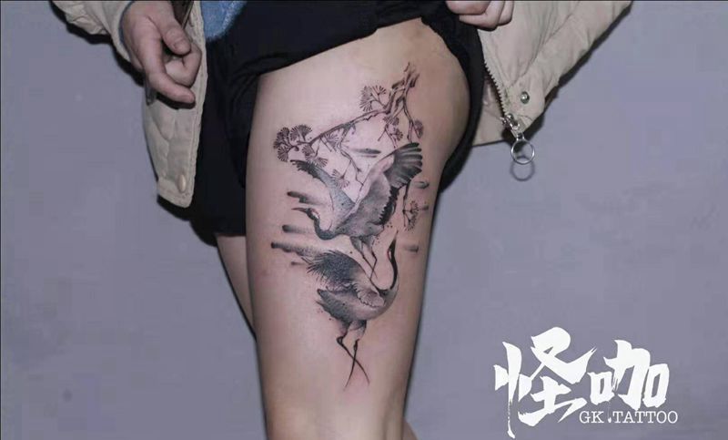 水墨仙鹤纹身图片_腿部水墨纹身图案