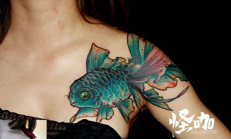 鲤鱼遮盖纹身图片_肩部纹身图案