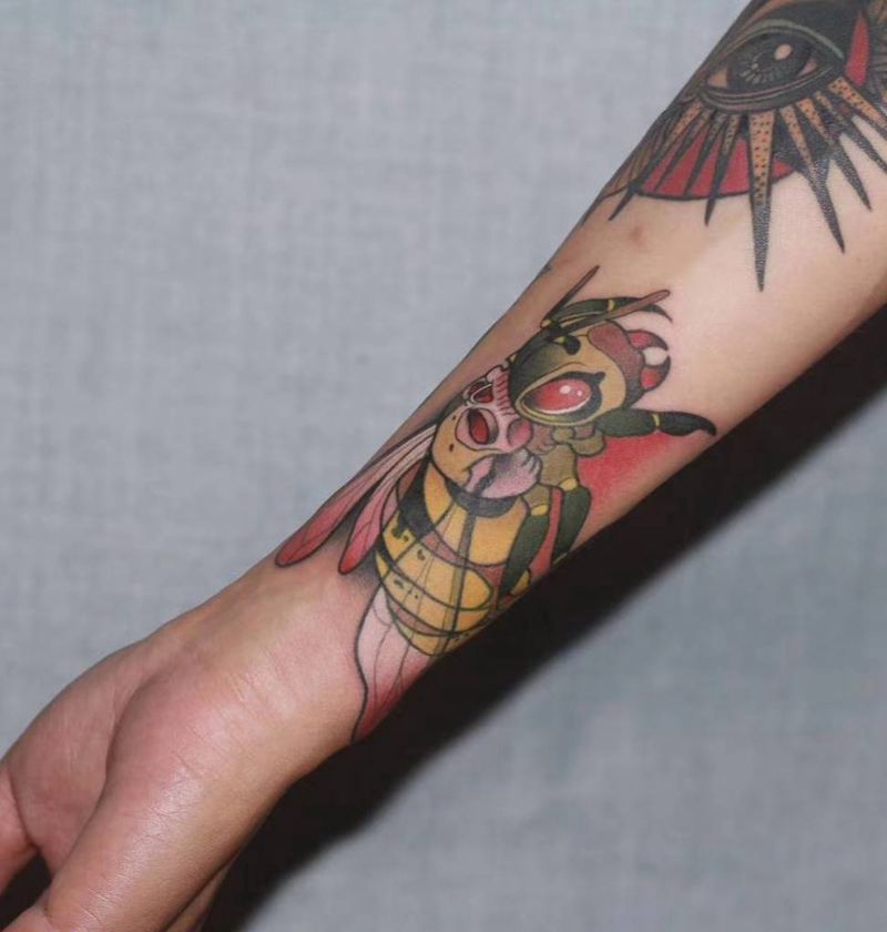 小蜜蜂纹身图片_手臂New School纹身图案