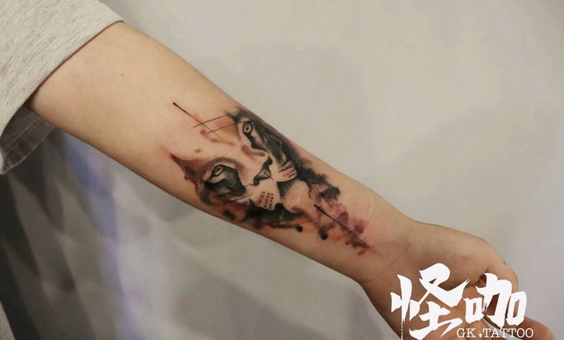 狮子纹身图片_手臂纹身图案