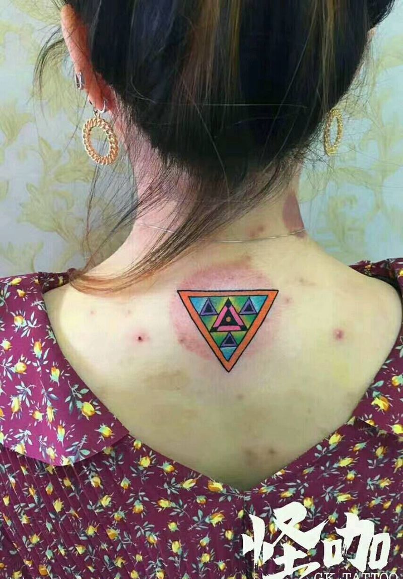 几何纹身图片_背部欧美几何原创成品纹身图案
