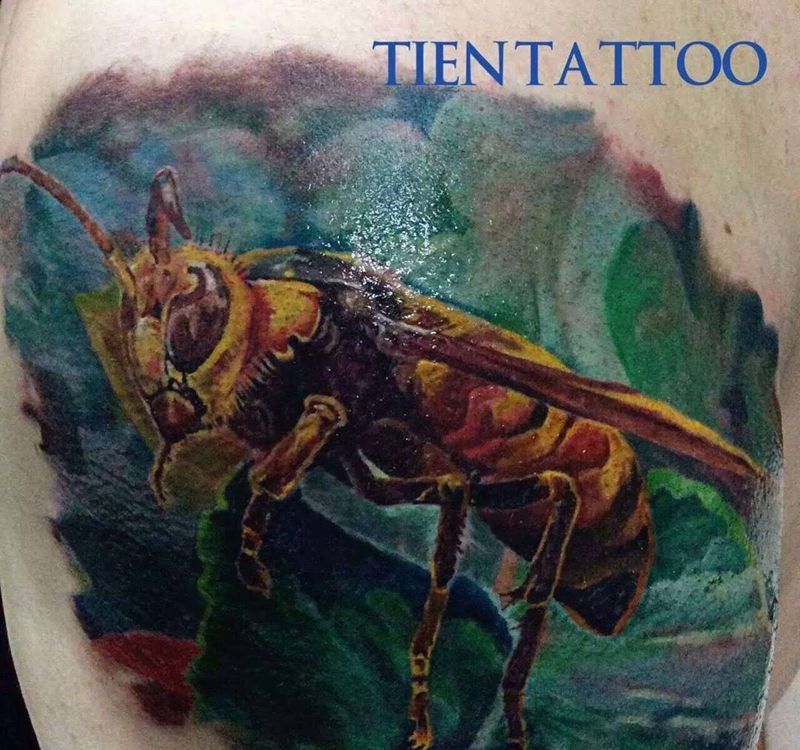 蜂王纹身图片_成品肩部写实动物原创纹身图案