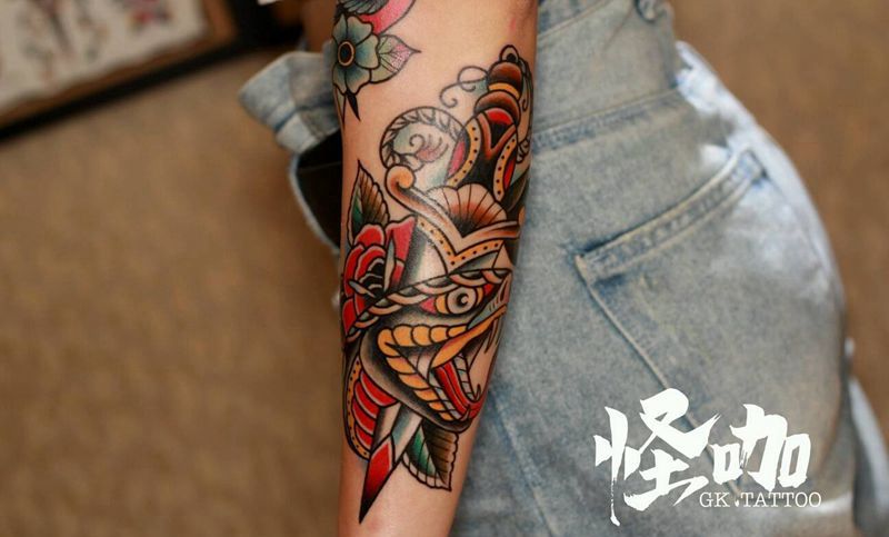 蛇纹身图片_手臂纹身图案