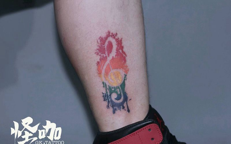 音符纹身图片_腿部水彩纹身图案