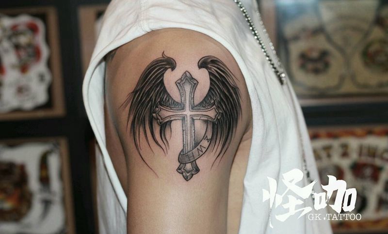 十字架纹身图片_手臂纹身图案