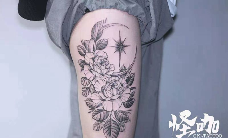 大腿素花纹身图片_腿部纹身图案