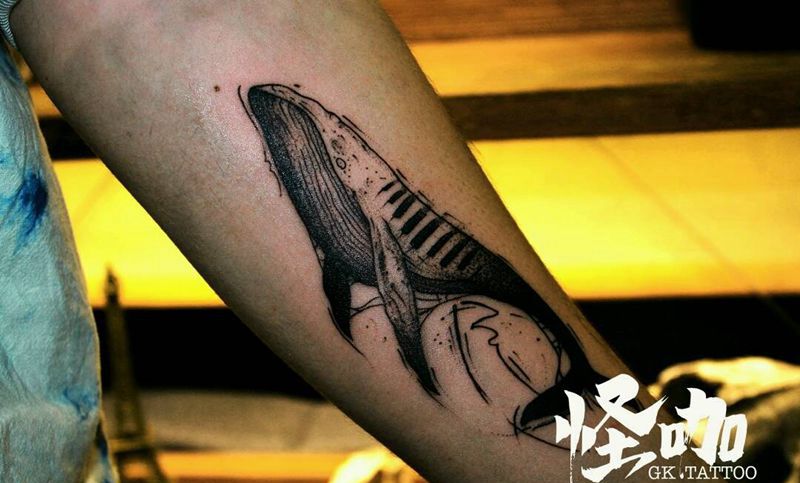 鲸纹身图片_手臂纹身图案