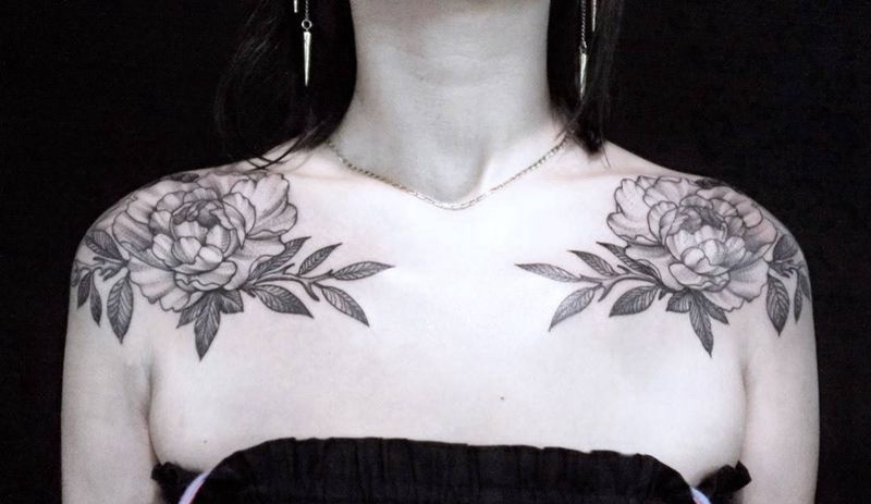 肩膀上绽放纹身图片_