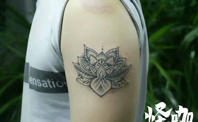 莲花纹身图片_手臂传统植物原创成品纹身图案