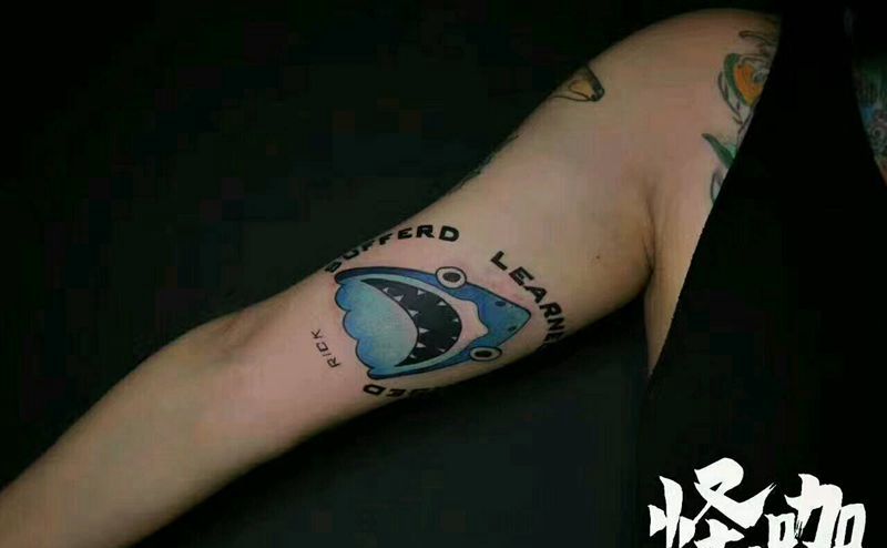 鲨鱼纹身图片_手臂欧美动物原创成品纹身图案