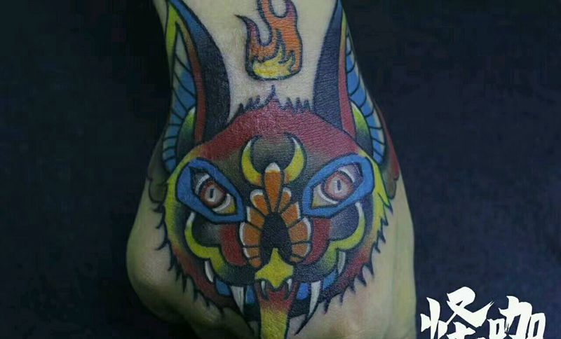 school纹身图片_手部欧美动物原创成品纹身图案