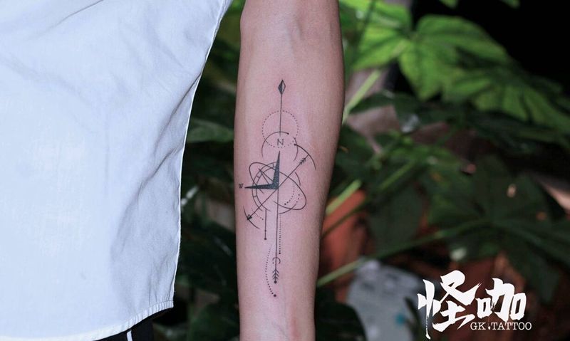 指南针纹身图片_手臂纹身图案