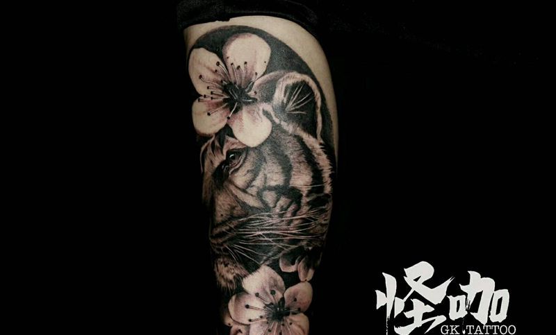 老虎纹身图片_腿部纹身图案