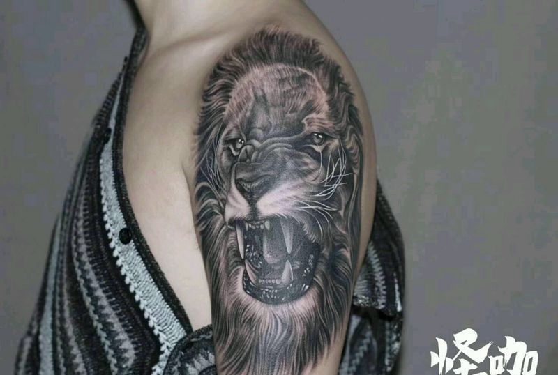 狮子纹身图片_手臂欧美写实纹身图案