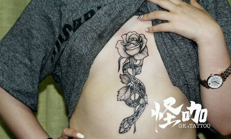 花纹身图片_手臂胸部纹身图案