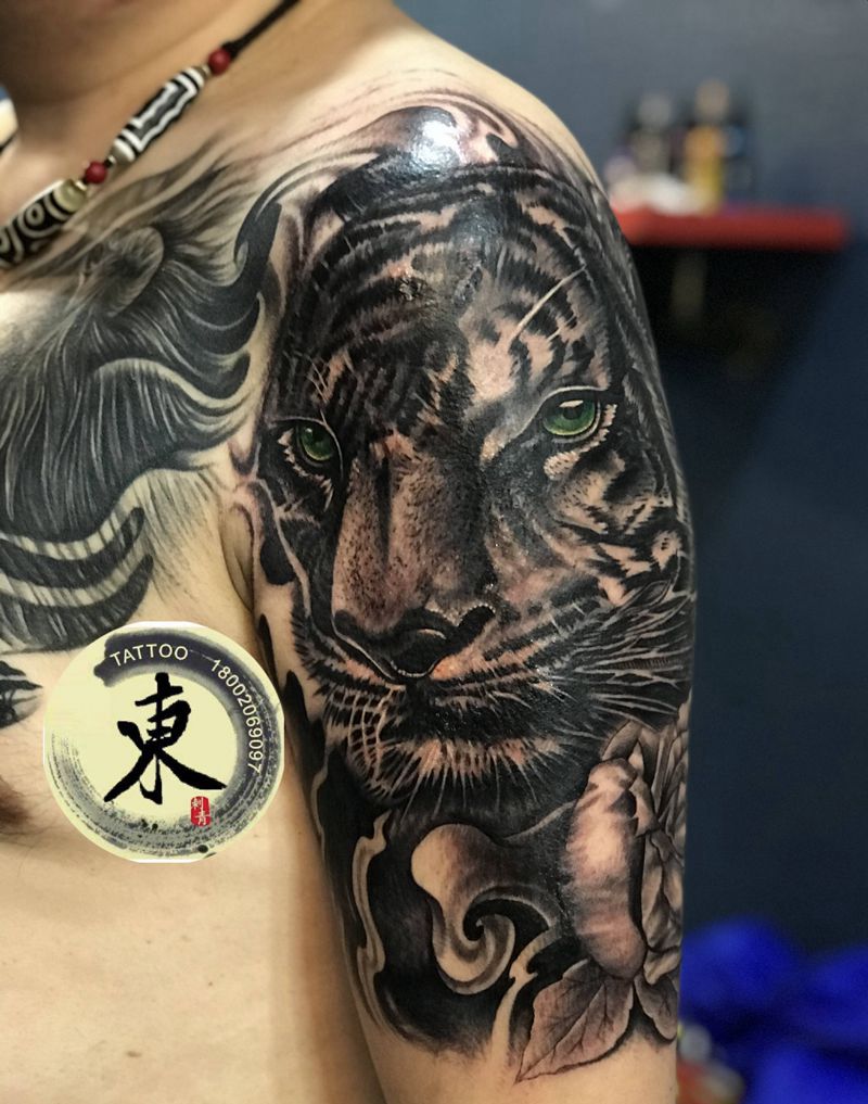 大臂老虎纹身图片_手臂欧美写实纹身图案