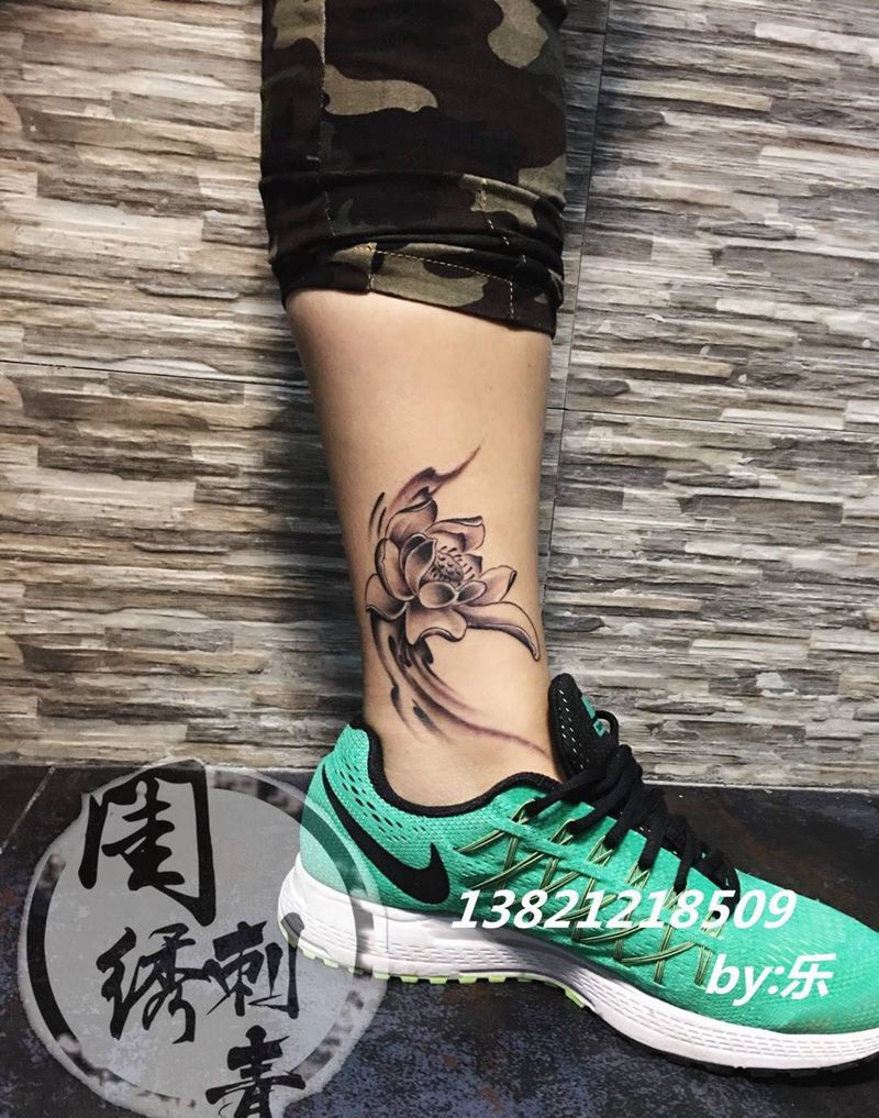 莲花纹身图片_成品腿部脚部传统清新国画植物静物纹身图案