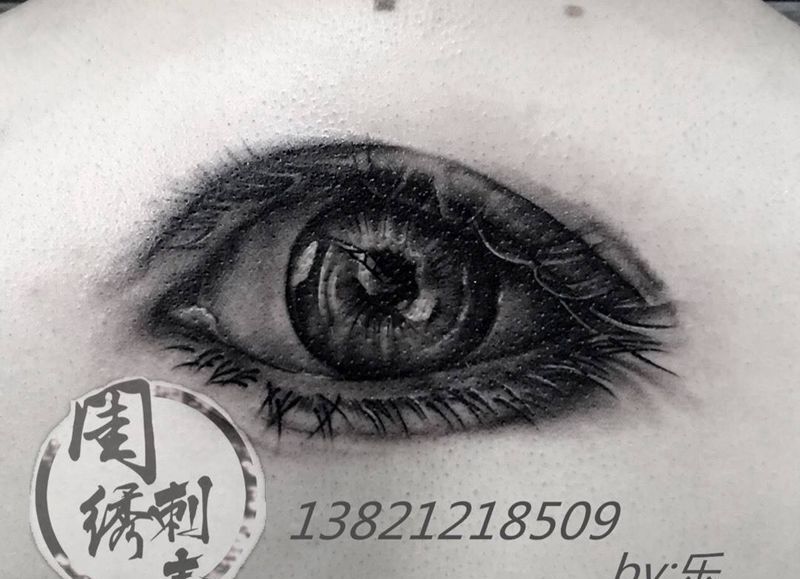 眼睛纹身图片_成品颈部背部欧美清新写实人物静物纹身图案