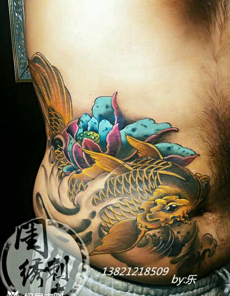 锦鲤纹身图片_腹部传统动物成品纹身图案