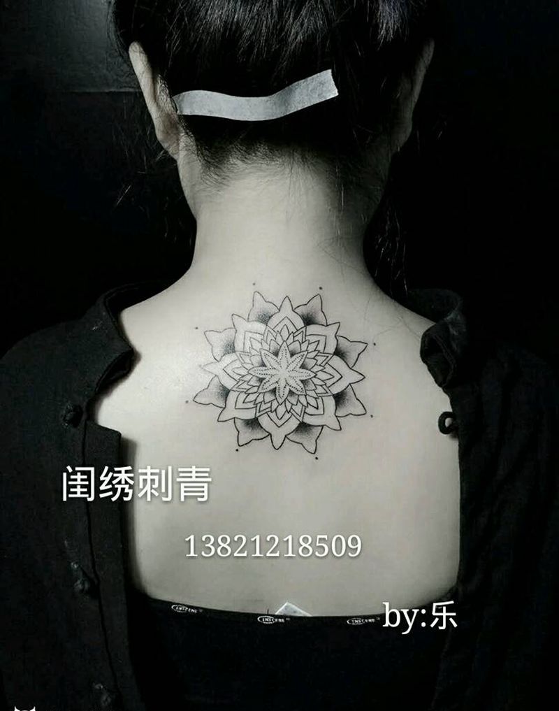 梵花纹身图片_颈部背部清新几何图腾成品纹身图案