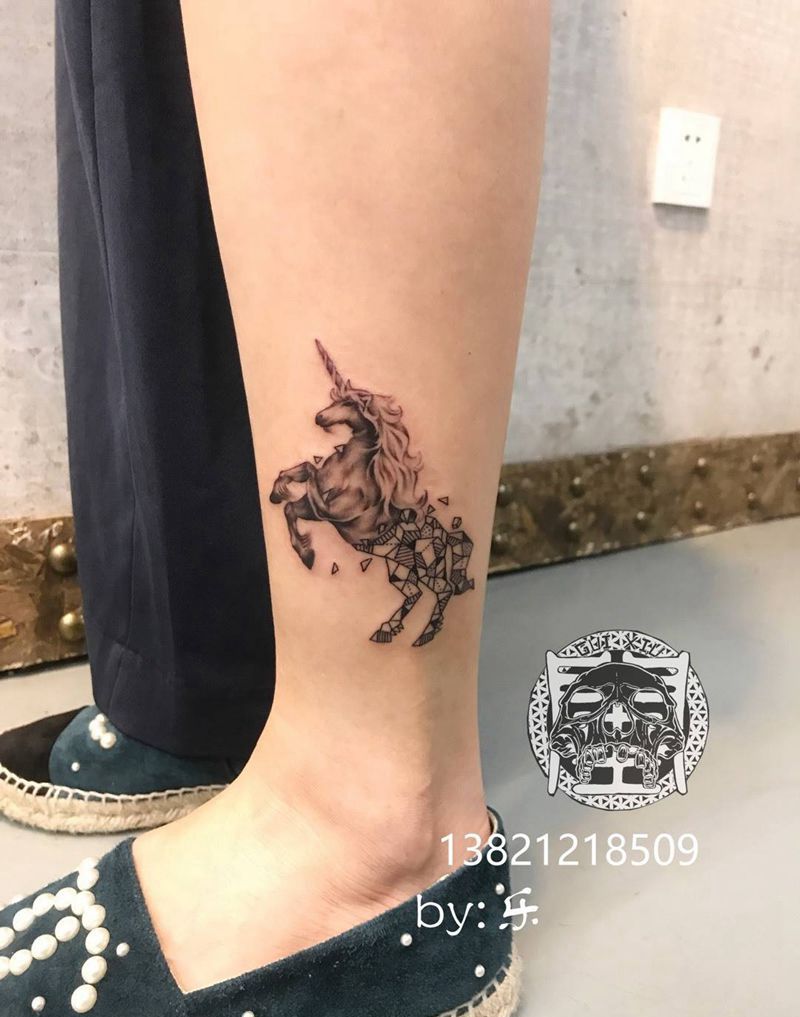 独角兽纹身图片_成品腿部脚部欧美清新几何写实动物纹身图案