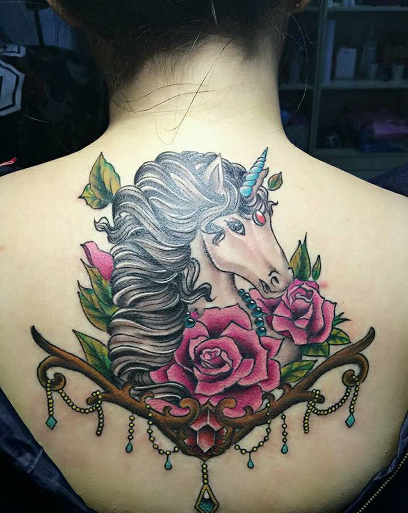 独角兽纹身图片_颈部背部欧美清新动物成品纹身图案