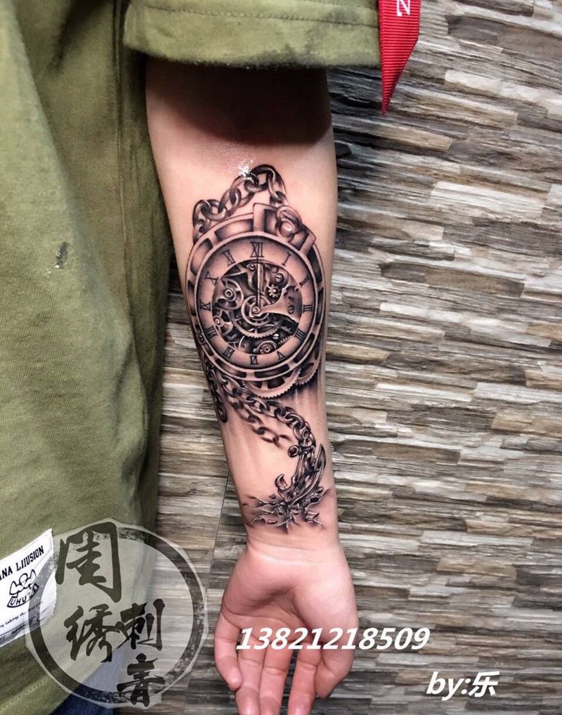 时钟纹身图片_成品手部手臂欧美写实清新静物纹身图案