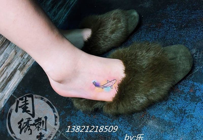 清新小鱼纹身图片_成品脚部清新欧美动物纹身图案