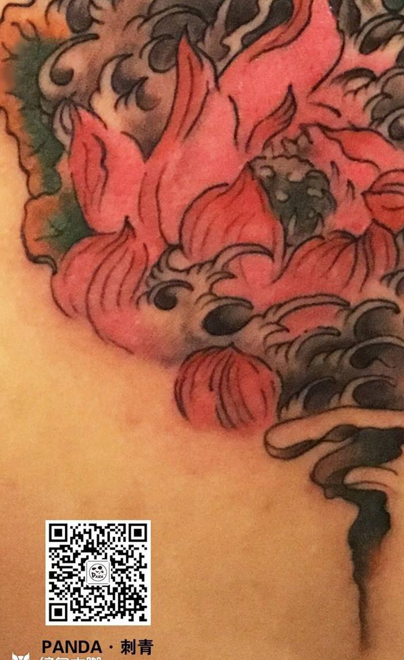 鳌鱼纹身图片_成品背部纹身图案