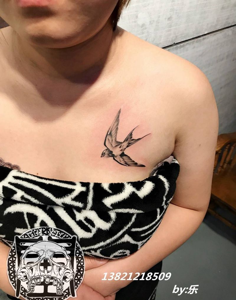 燕子纹身图片_成品胸部肩部欧美写实清新动物原创纹身图案