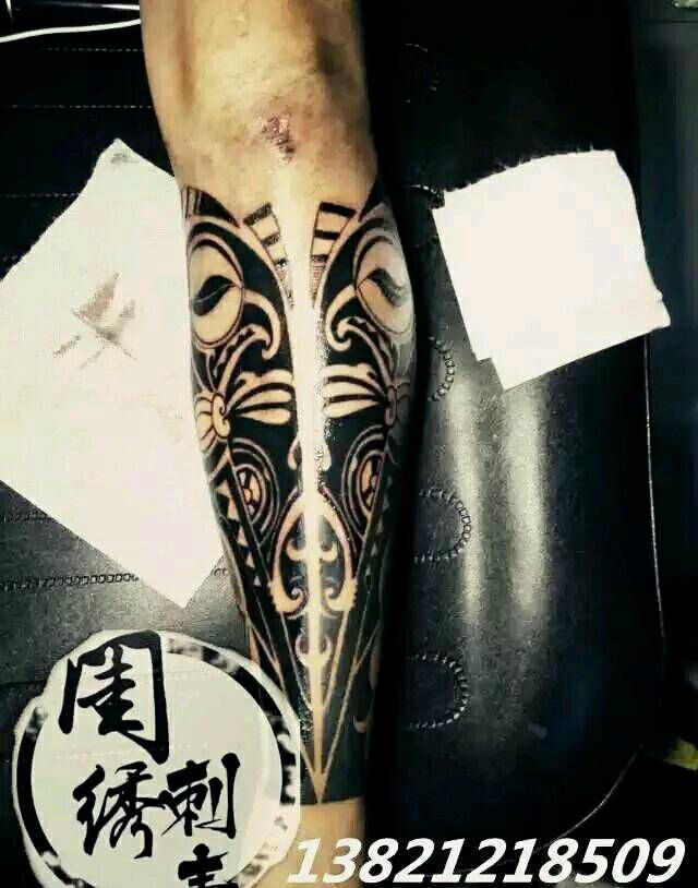 图腾腿纹身图片_腿部脚部习俗图腾成品纹身图案