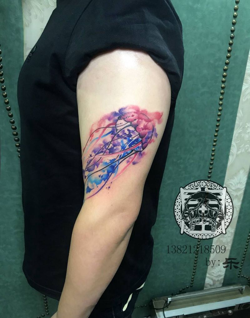 小水母。纹身图片_成品手臂欧美清新写实动物原创纹身图案